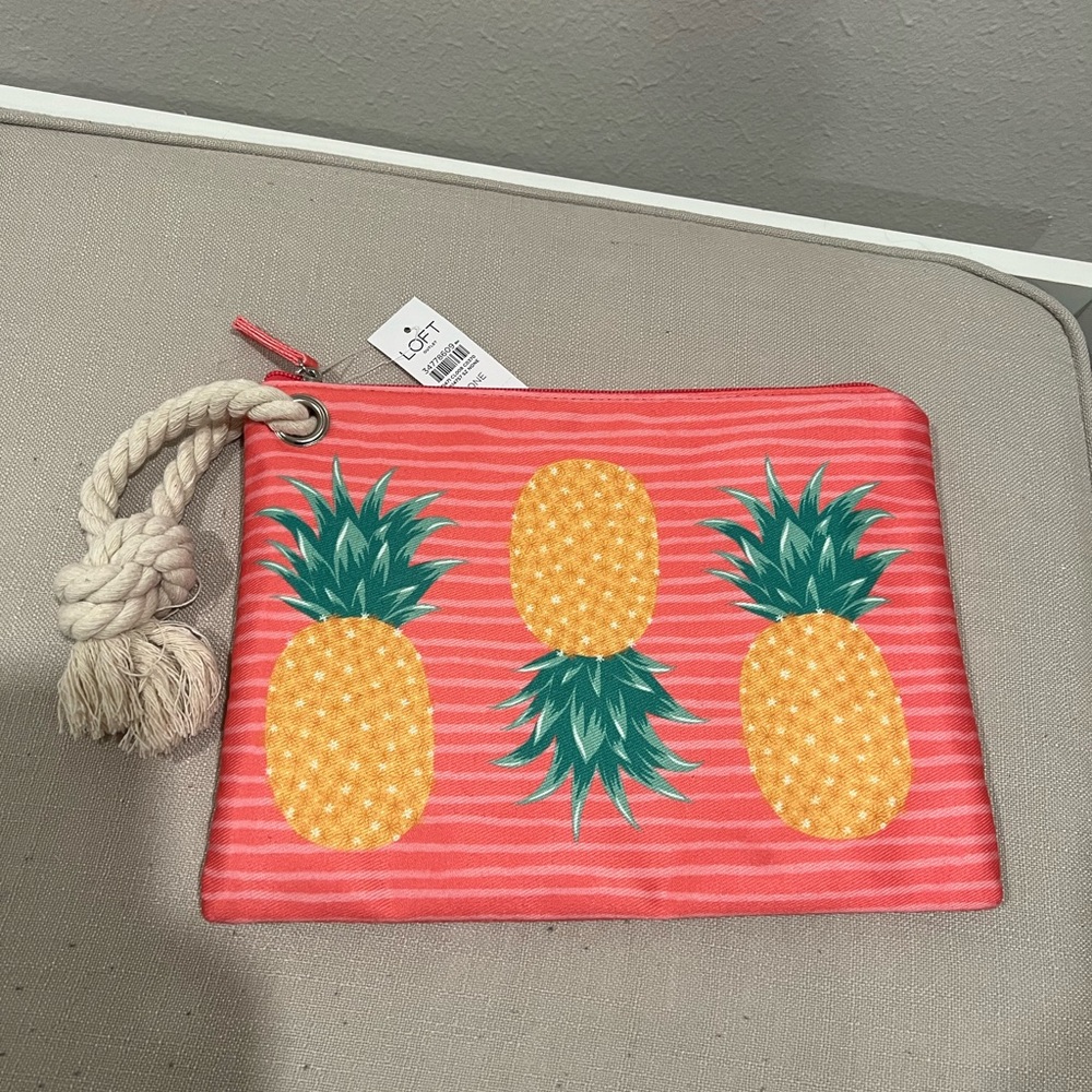 LOFT🍍🍍PINEAPPLE Wristlet Pouch - Picture 5 of 16
